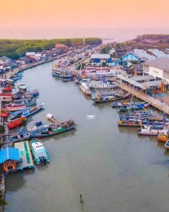 Foto udara pemandangan senja Pelabuhan Karangantu Kota Serang dermaga nelayan Banten TA 2025