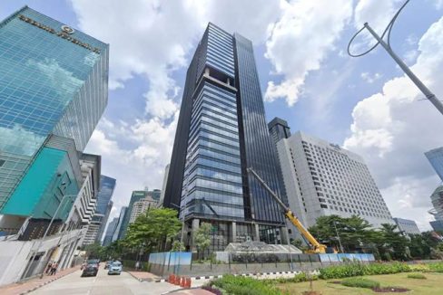 Grafik pertumbuhan nilai investasi properti komersial dan gedung menara finansial perkantoran modern di kawasan pusat bisnis PIK 2 Banten